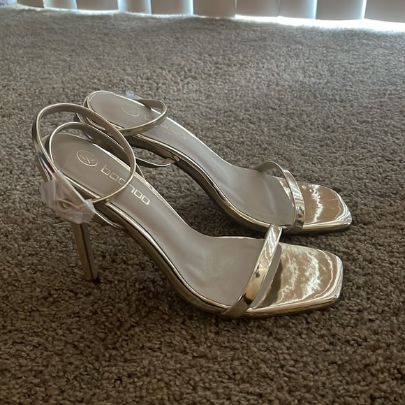 New Boohoo gold strappy sandals size 7 no box - Picture 4 of 5